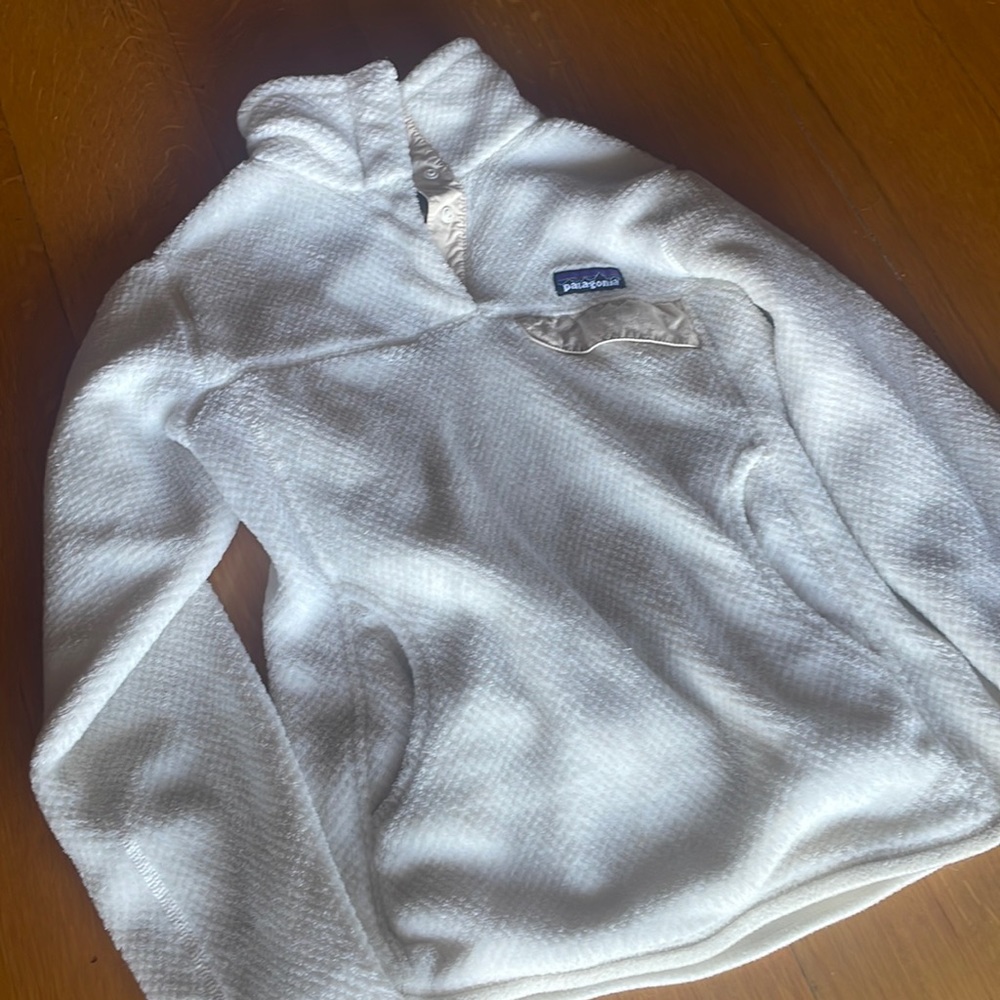 Patagonia white womens small fits like an xs
